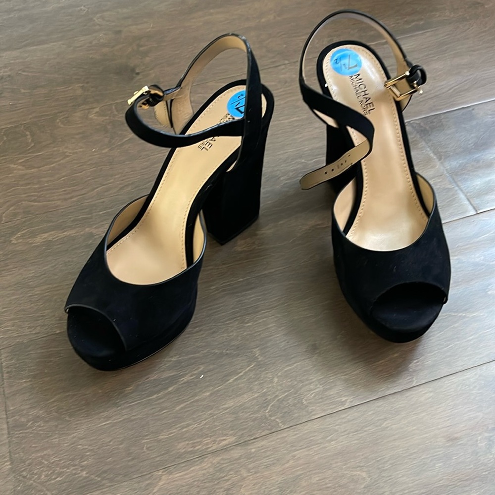 Brand New Michael Kors 7 1/2 Heel shoes